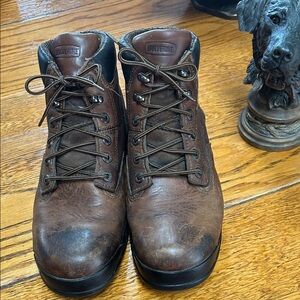 Wolverine brown leather work boots.  Cushioned ankle, lace up style. Size 9.5.